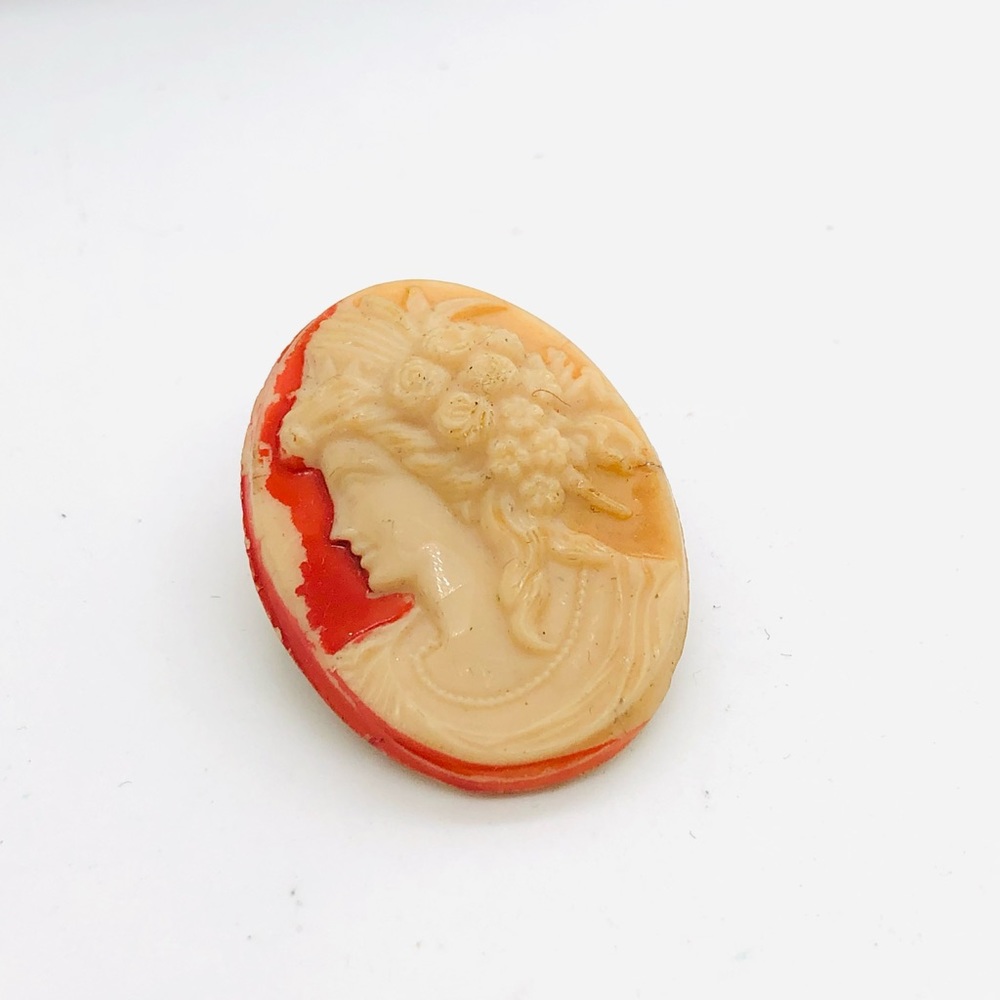 Antique Old Plastic Cameo Brooch